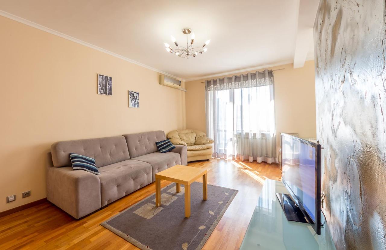 Apartment On Triokhsviatytelska Киев Экстерьер фото